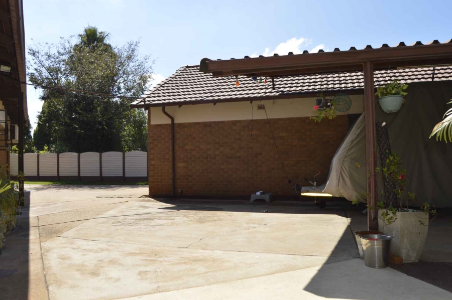 4 Bedroom Property for Sale in Esther Park Gauteng