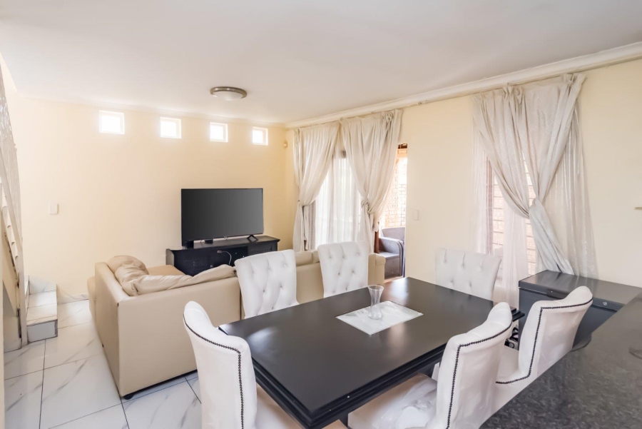 3 Bedroom Property for Sale in Willowbrook Gauteng