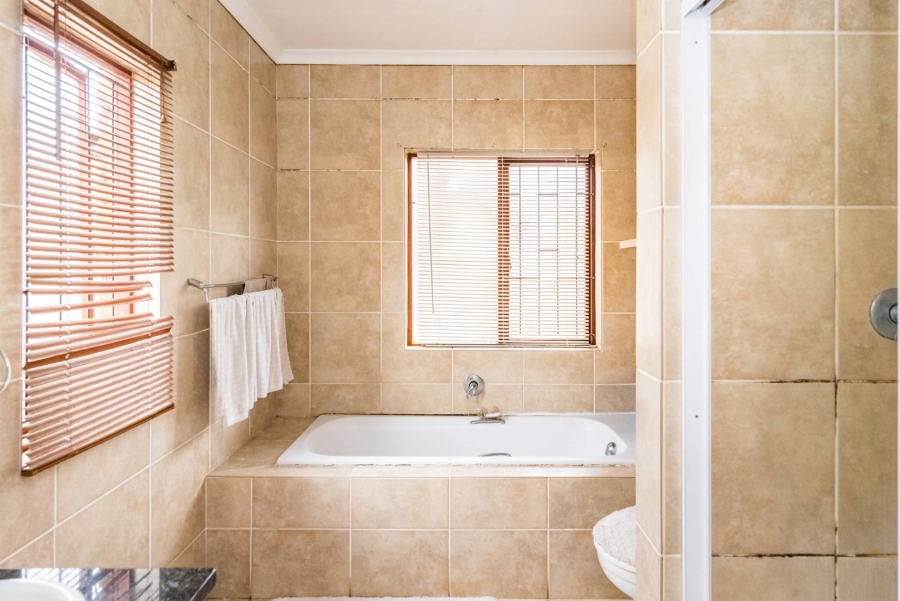 3 Bedroom Property for Sale in Willowbrook Gauteng