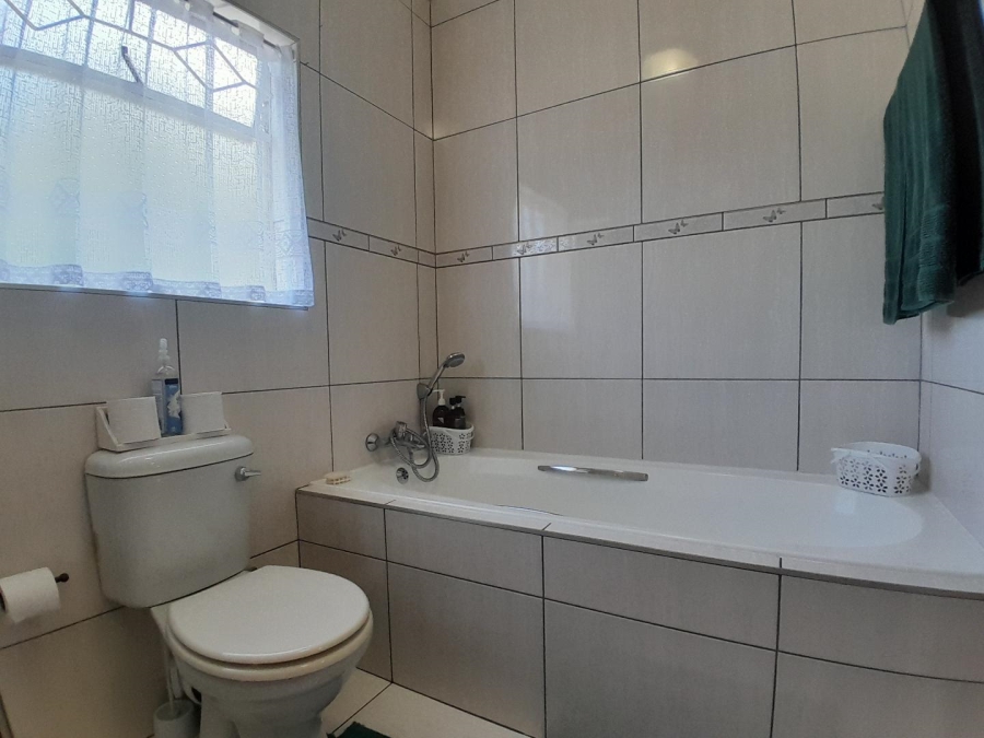 3 Bedroom Property for Sale in South Crest Gauteng