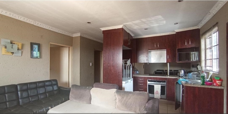 2 Bedroom Property for Sale in Clayville Gauteng