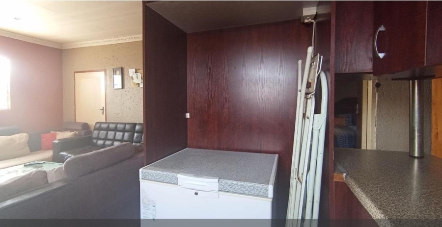 2 Bedroom Property for Sale in Clayville Gauteng