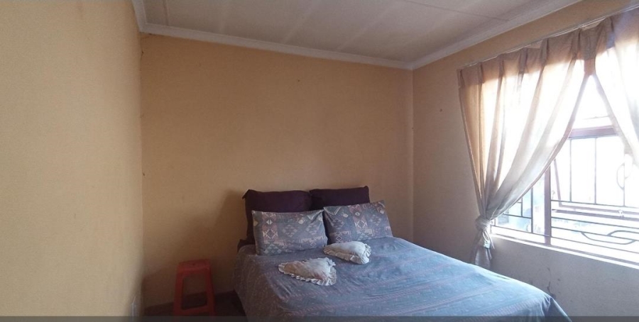 2 Bedroom Property for Sale in Clayville Gauteng
