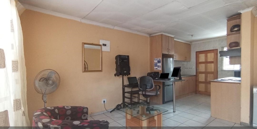 2 Bedroom Property for Sale in Clayville Gauteng