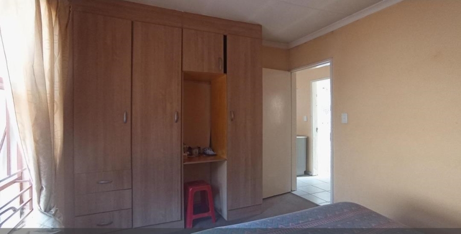 2 Bedroom Property for Sale in Clayville Gauteng