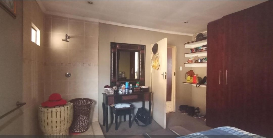 2 Bedroom Property for Sale in Clayville Gauteng