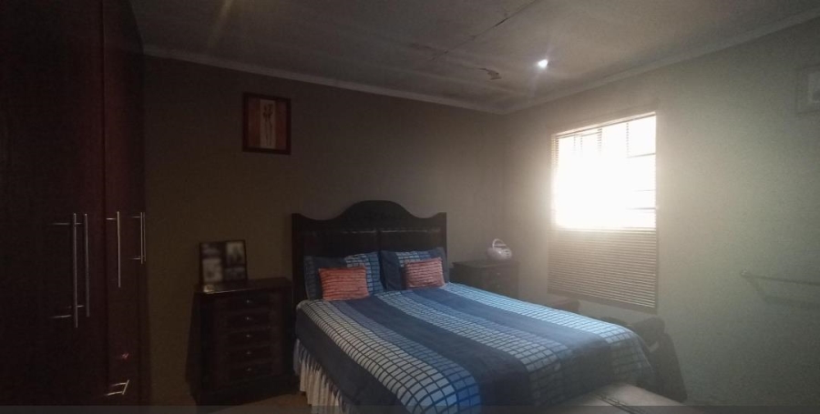 2 Bedroom Property for Sale in Clayville Gauteng
