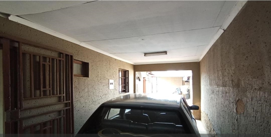 2 Bedroom Property for Sale in Clayville Gauteng