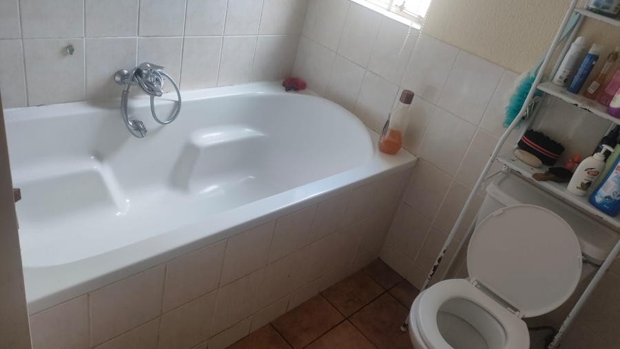 3 Bedroom Property for Sale in Wilgeheuwel Gauteng