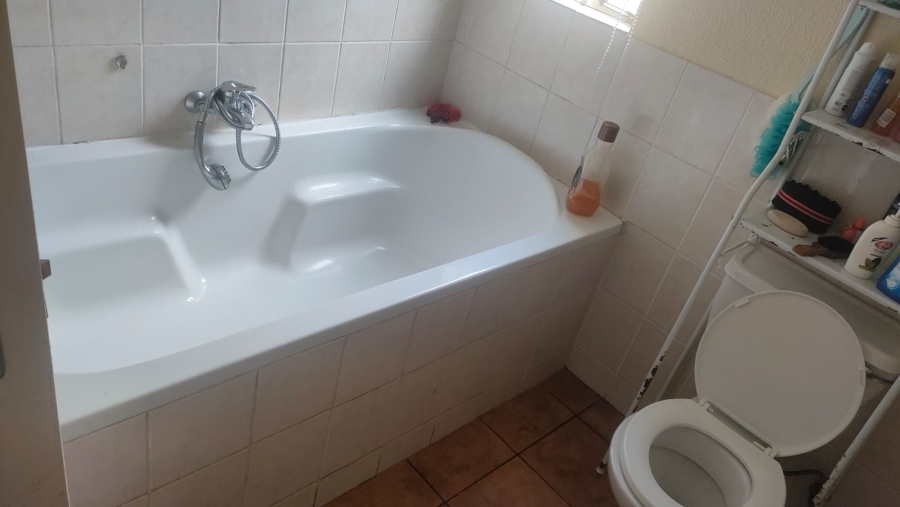 3 Bedroom Property for Sale in Wilgeheuwel Gauteng