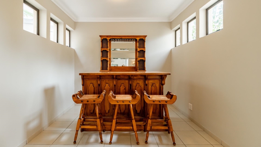 5 Bedroom Property for Sale in Kyalami Gauteng