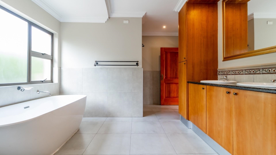 5 Bedroom Property for Sale in Kyalami Gauteng