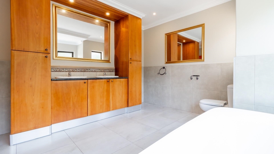 5 Bedroom Property for Sale in Kyalami Gauteng