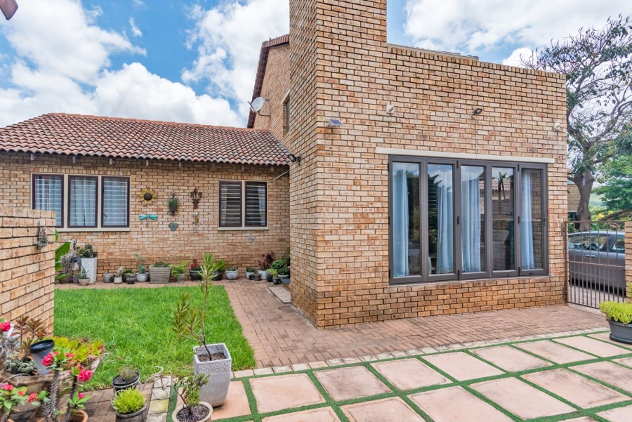 4 Bedroom Property for Sale in Ruimsig Gauteng