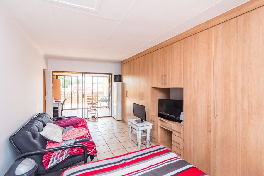 4 Bedroom Property for Sale in Ruimsig Gauteng