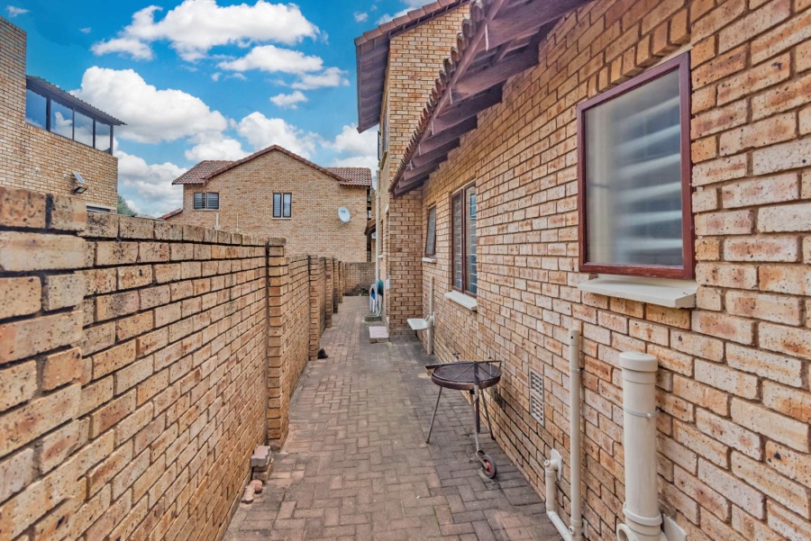 4 Bedroom Property for Sale in Ruimsig Gauteng