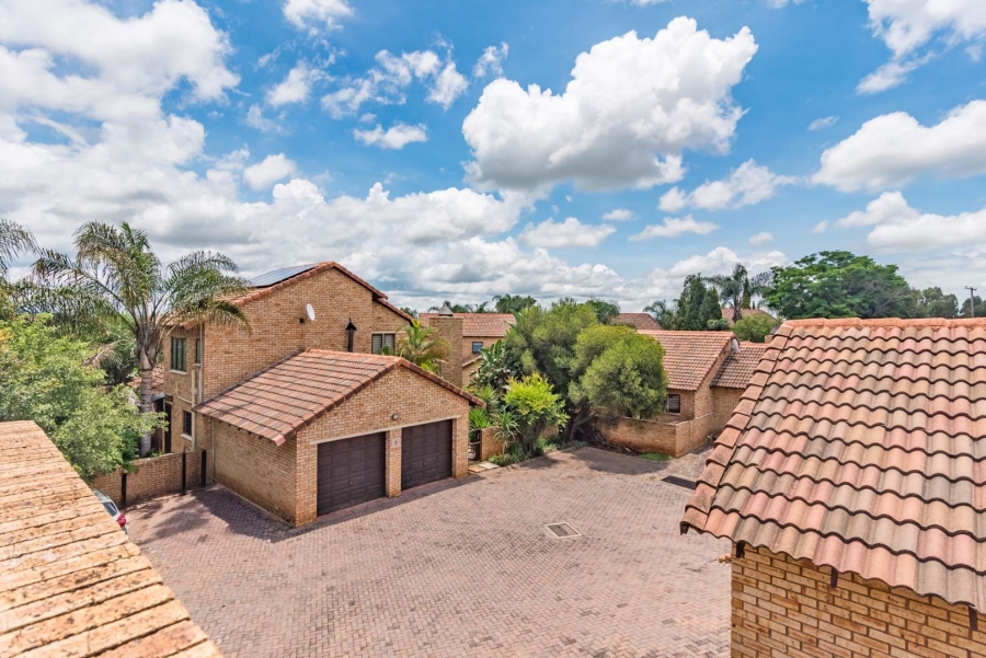 4 Bedroom Property for Sale in Ruimsig Gauteng