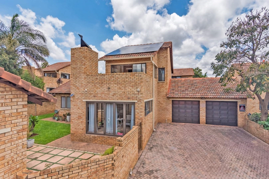 4 Bedroom Property for Sale in Ruimsig Gauteng