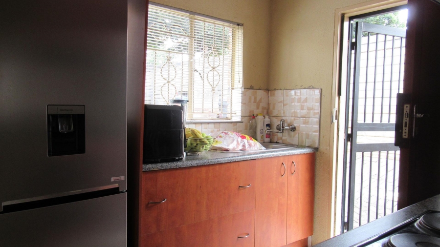 2 Bedroom Property for Sale in Mondeor Gauteng