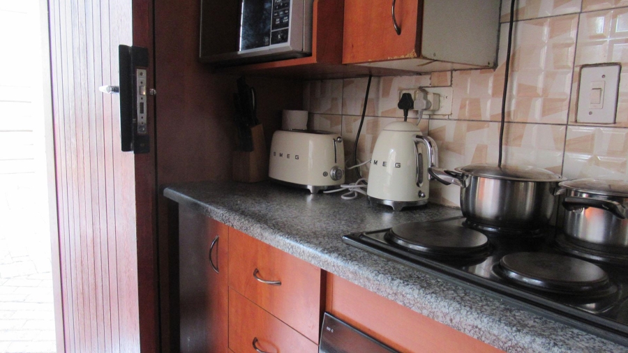 2 Bedroom Property for Sale in Mondeor Gauteng