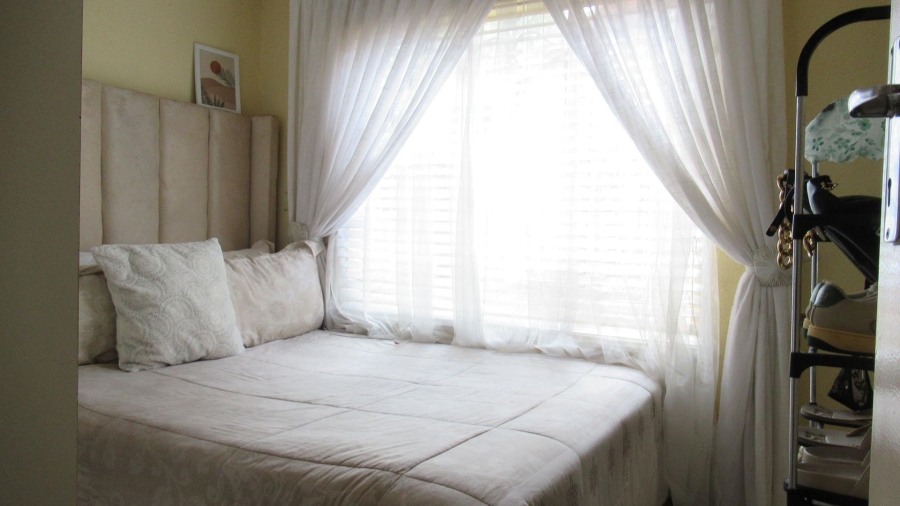 2 Bedroom Property for Sale in Mondeor Gauteng