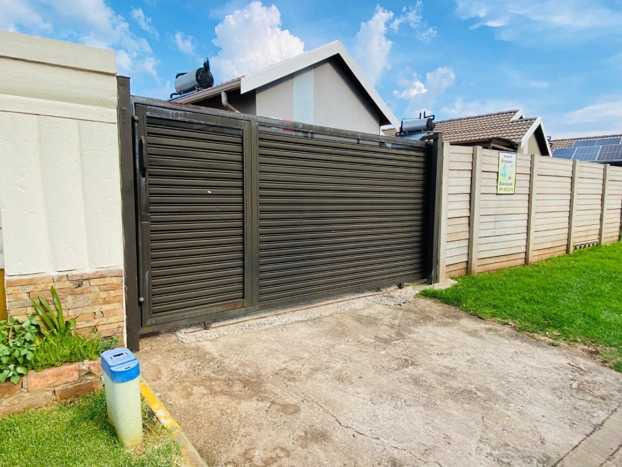 To Let 3 Bedroom Property for Rent in Sky City Gauteng