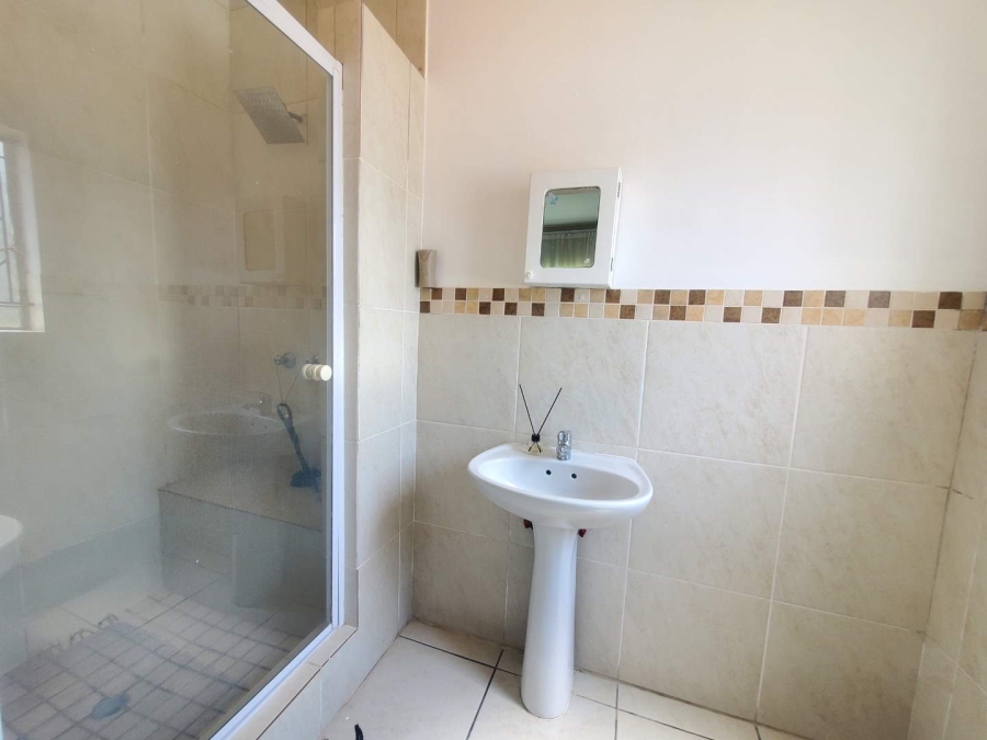 2 Bedroom Property for Sale in Willowbrook Gauteng