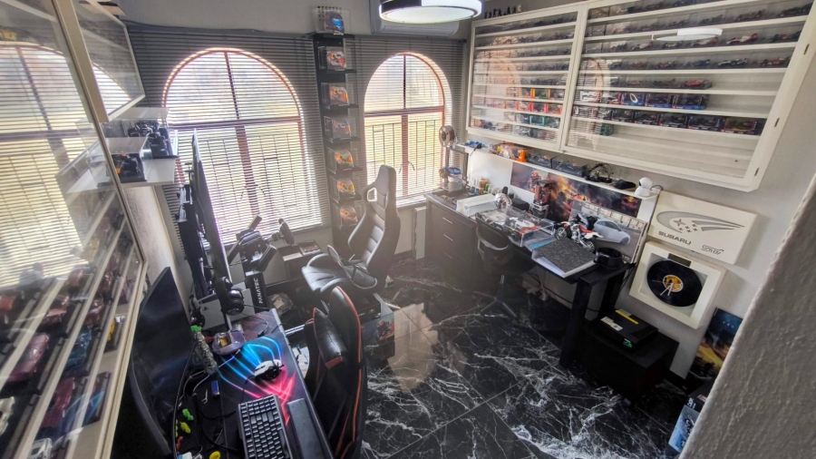 To Let 4 Bedroom Property for Rent in Brackenhurst Gauteng