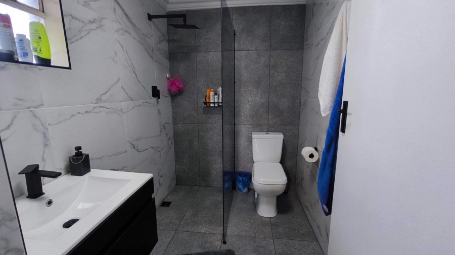 To Let 4 Bedroom Property for Rent in Brackenhurst Gauteng