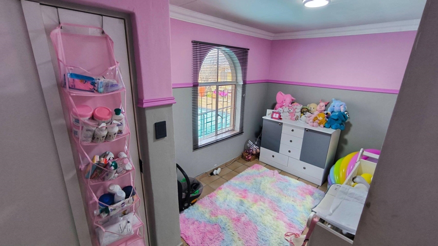 To Let 4 Bedroom Property for Rent in Brackenhurst Gauteng