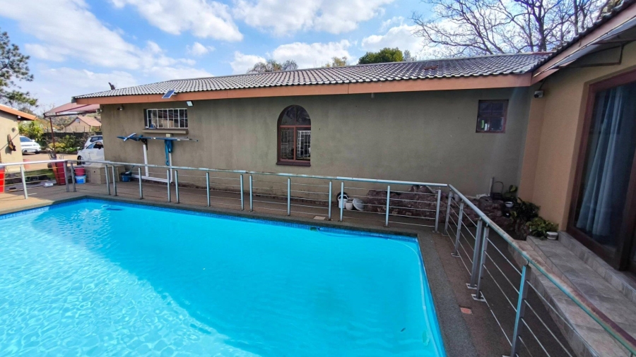 To Let 4 Bedroom Property for Rent in Brackenhurst Gauteng