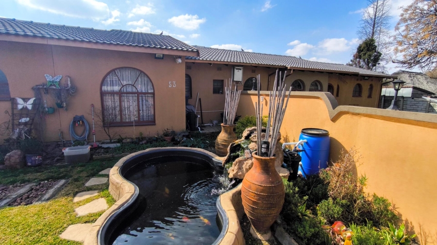 To Let 4 Bedroom Property for Rent in Brackenhurst Gauteng