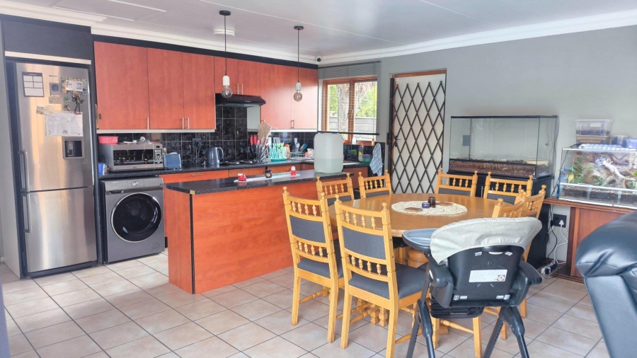 To Let 4 Bedroom Property for Rent in Brackenhurst Gauteng