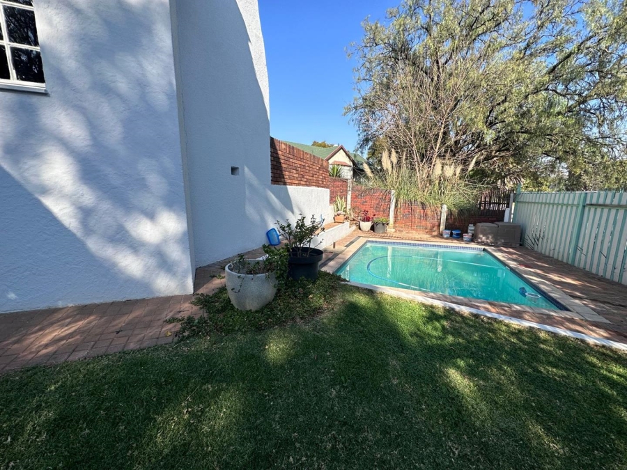 To Let 4 Bedroom Property for Rent in Northcliff Gauteng