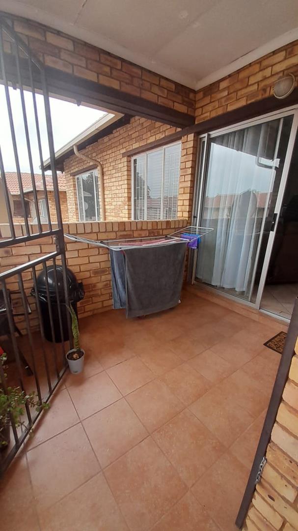 2 Bedroom Property for Sale in Glen Marais Gauteng