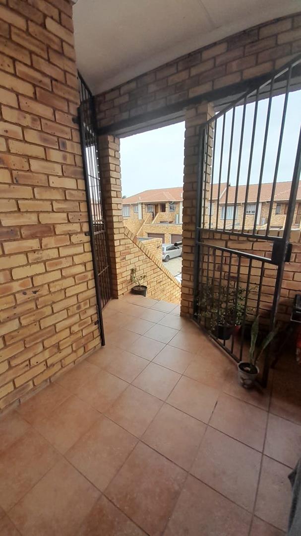 2 Bedroom Property for Sale in Glen Marais Gauteng