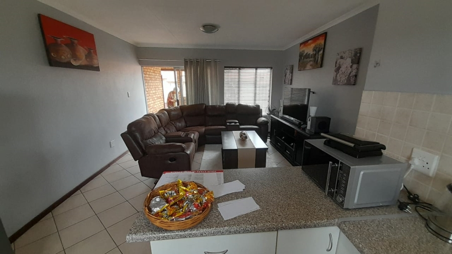 2 Bedroom Property for Sale in Glen Marais Gauteng