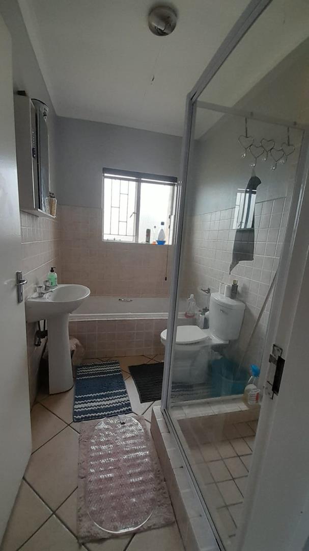 2 Bedroom Property for Sale in Glen Marais Gauteng