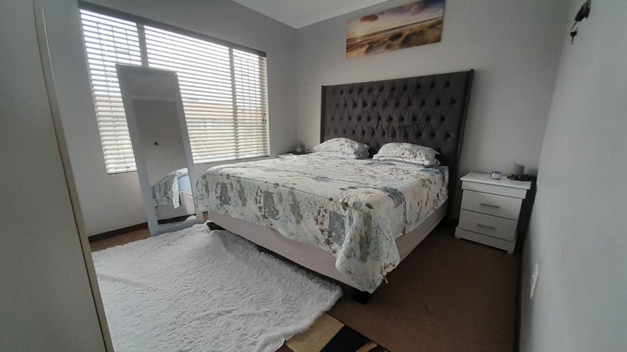 2 Bedroom Property for Sale in Glen Marais Gauteng