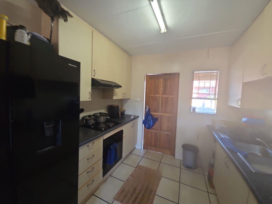 To Let 2 Bedroom Property for Rent in Florida Gauteng