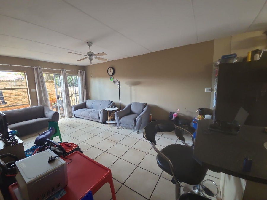 To Let 2 Bedroom Property for Rent in Florida Gauteng