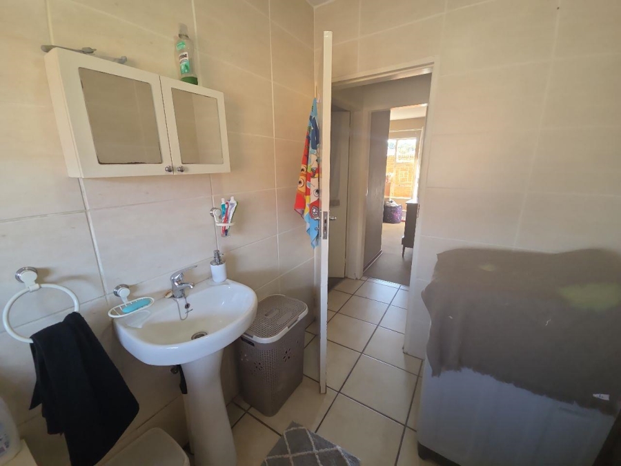 To Let 2 Bedroom Property for Rent in Florida Gauteng
