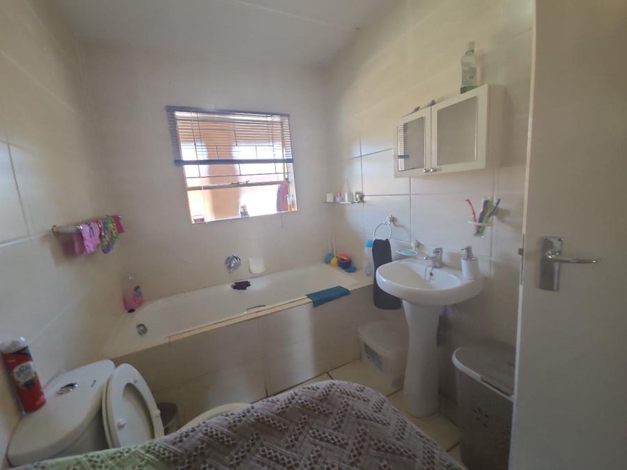 To Let 2 Bedroom Property for Rent in Florida Gauteng