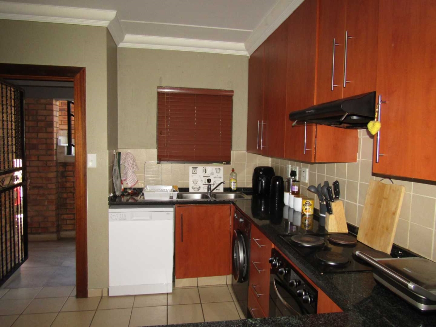 To Let 2 Bedroom Property for Rent in Ravenswood Gauteng