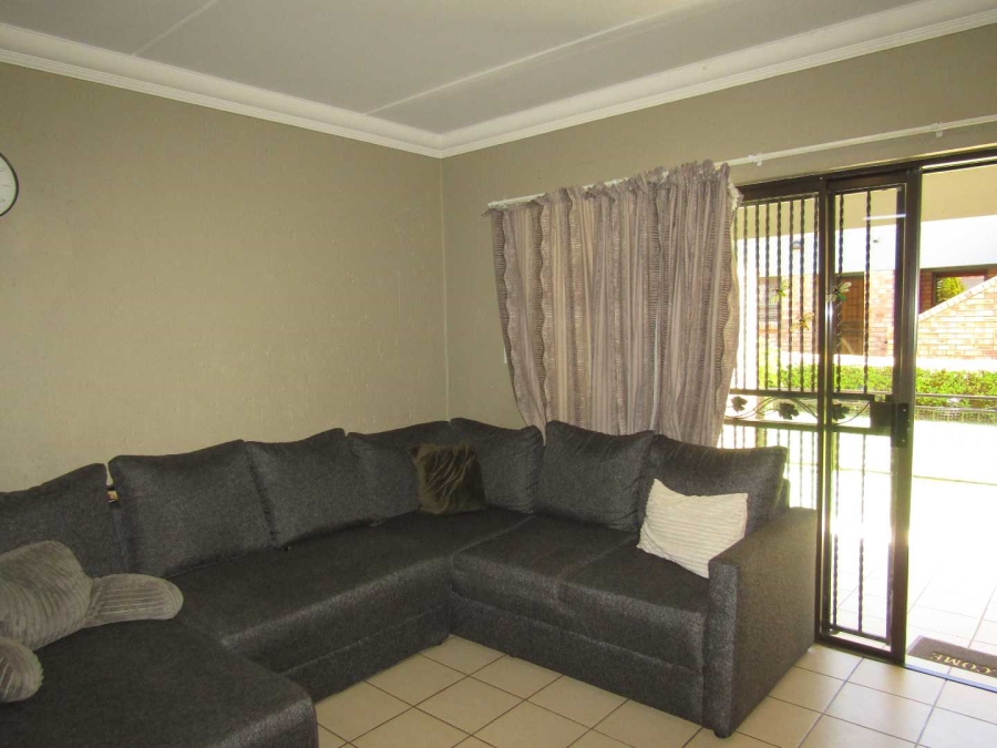 To Let 2 Bedroom Property for Rent in Ravenswood Gauteng