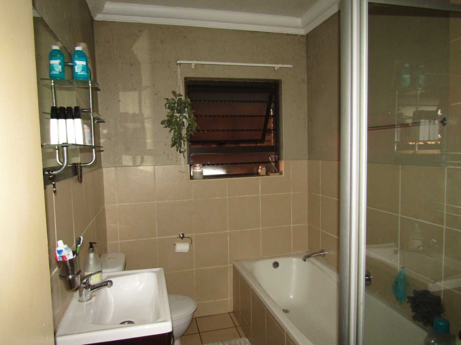 To Let 2 Bedroom Property for Rent in Ravenswood Gauteng