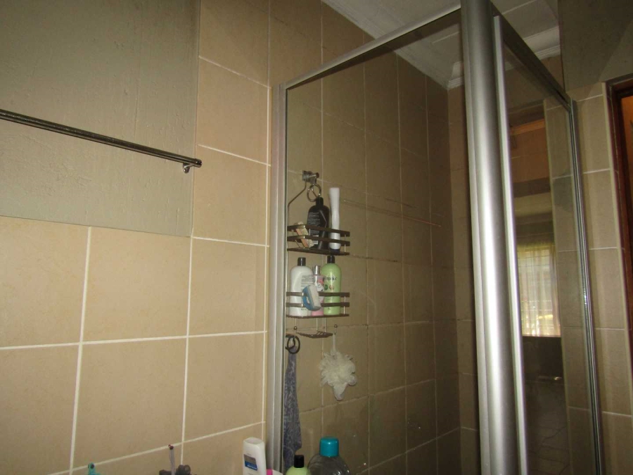 To Let 2 Bedroom Property for Rent in Ravenswood Gauteng