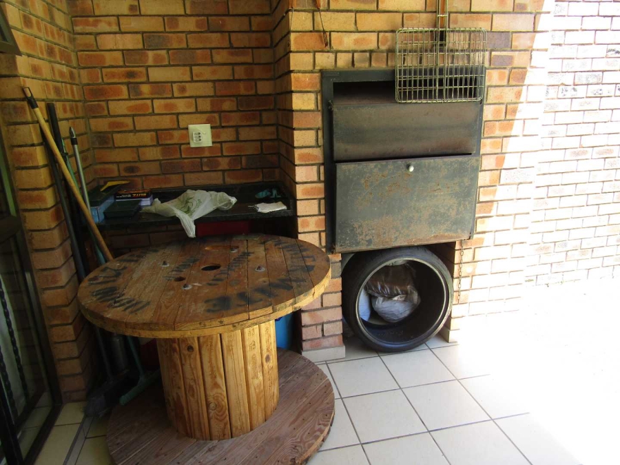 To Let 2 Bedroom Property for Rent in Ravenswood Gauteng
