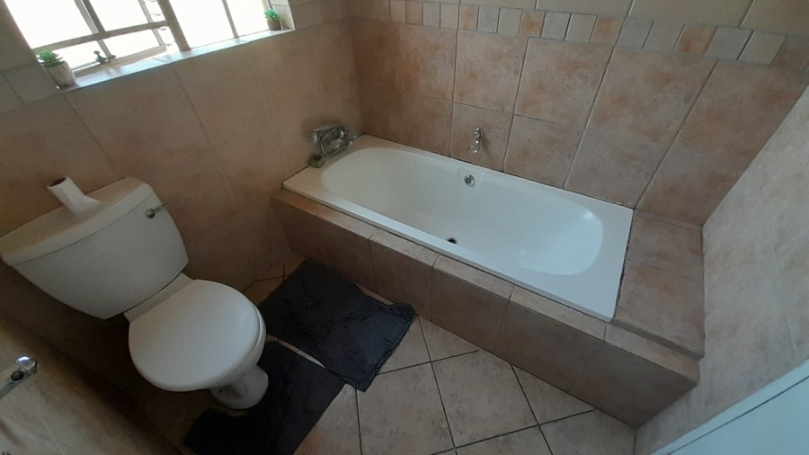 3 Bedroom Property for Sale in Glen Marais Gauteng