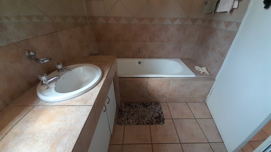 3 Bedroom Property for Sale in Glen Marais Gauteng